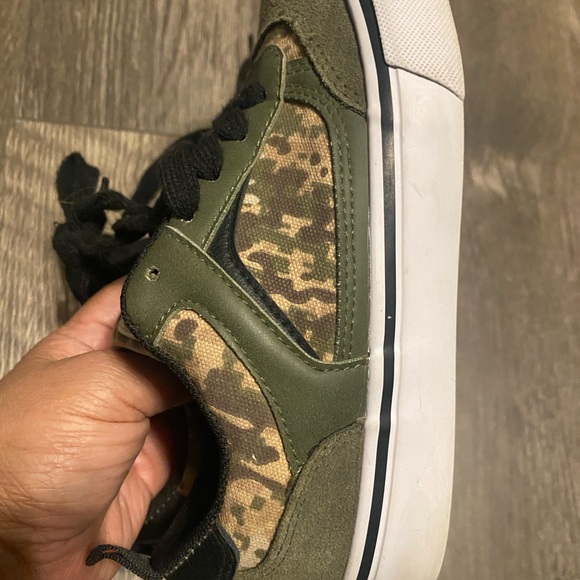 Airwalk boys shoes in hunter green size 3 - Picture 2 of 5